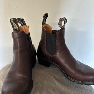Blundstone 
Dress Chelsea Boots - burgundy size US 9.5 EU 40